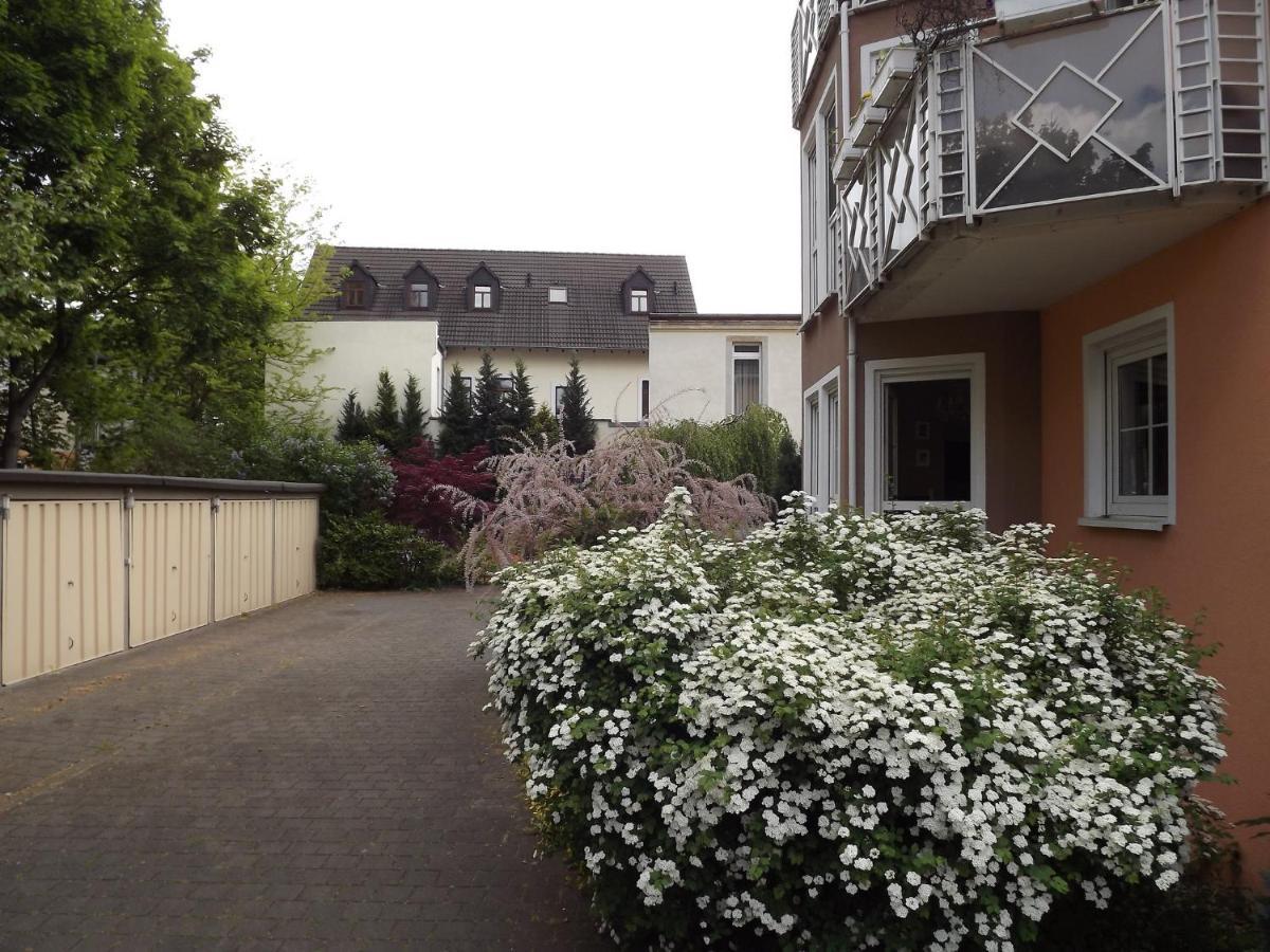 Apartments Und Zimmer Gaestehaus Matthias Dresden Exterior foto